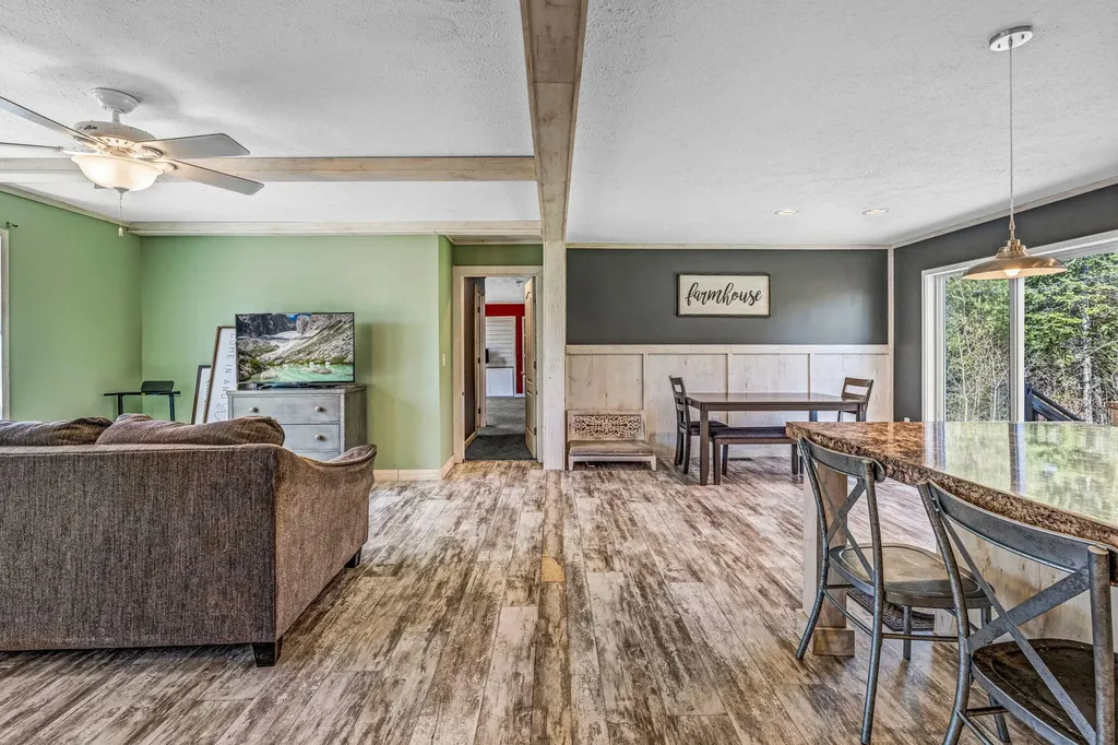 1047 Sunset Avenue Glenburn ME 04401