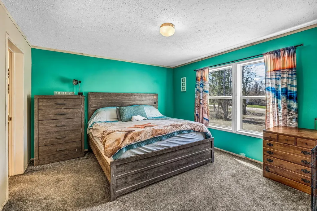 1047 Sunset Avenue Glenburn ME 04401