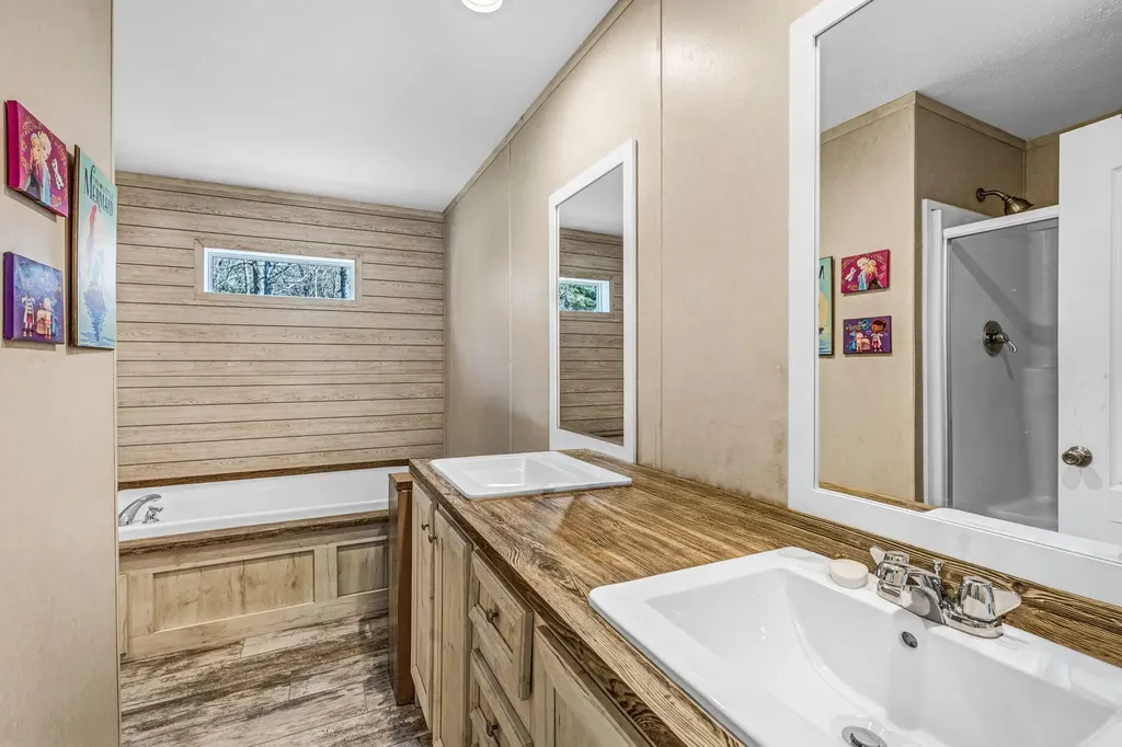1047 Sunset Avenue Glenburn ME 04401