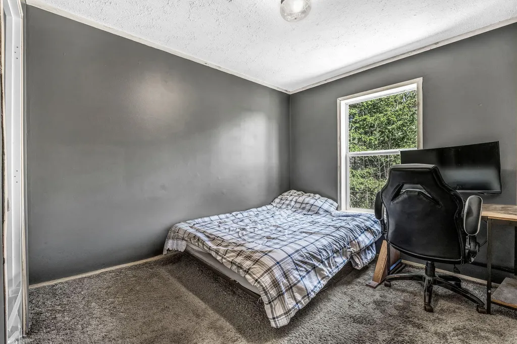 1047 Sunset Avenue Glenburn ME 04401