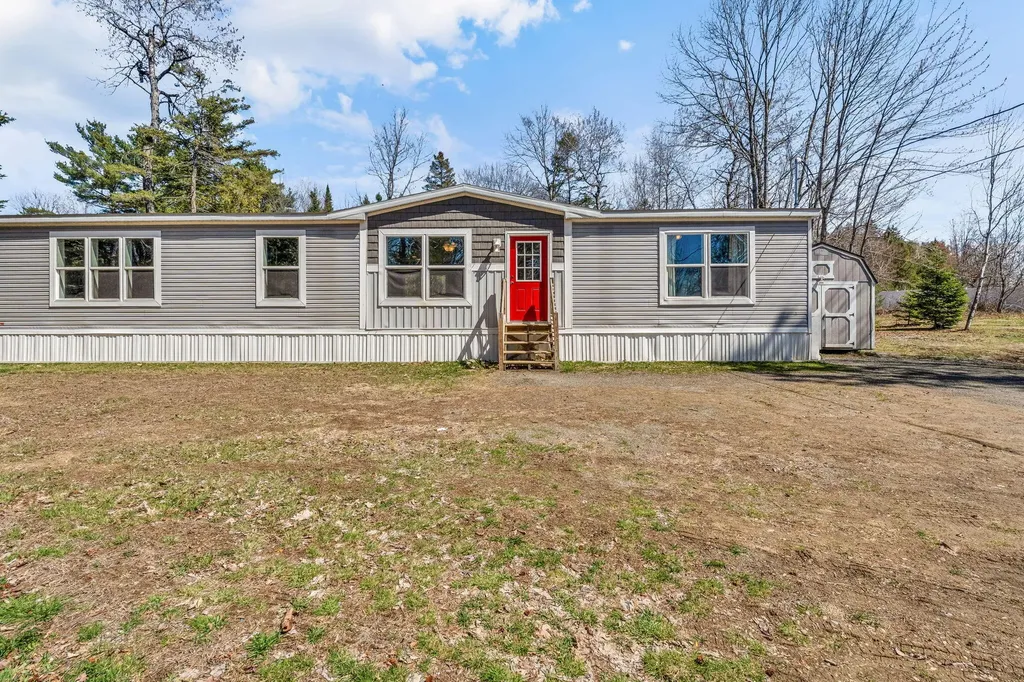 1047 Sunset Avenue Glenburn ME 04401