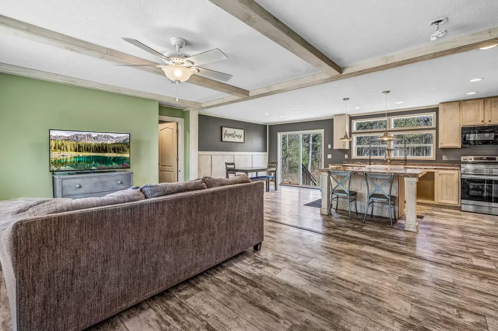 1047 Sunset Avenue Glenburn ME 04401