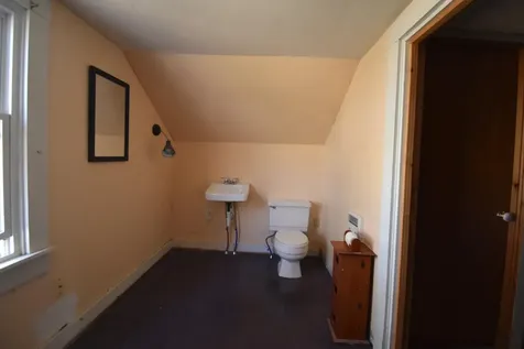 65 High Street Newport ME 04953