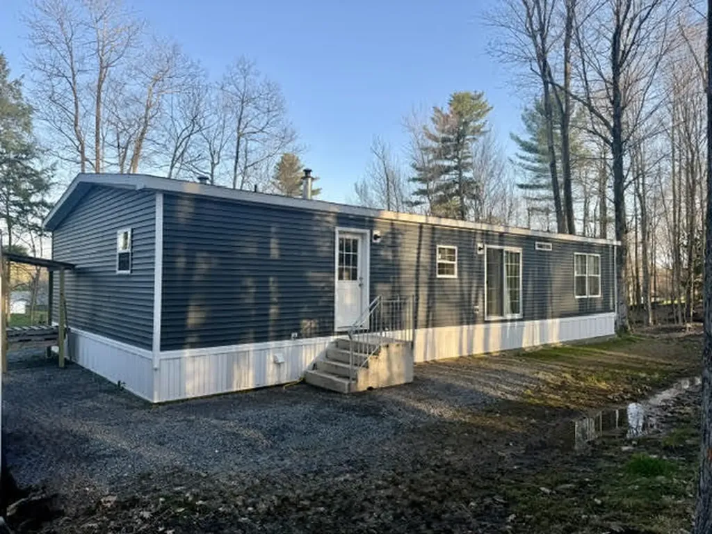 6 Philbrick Road Sidney ME 04330