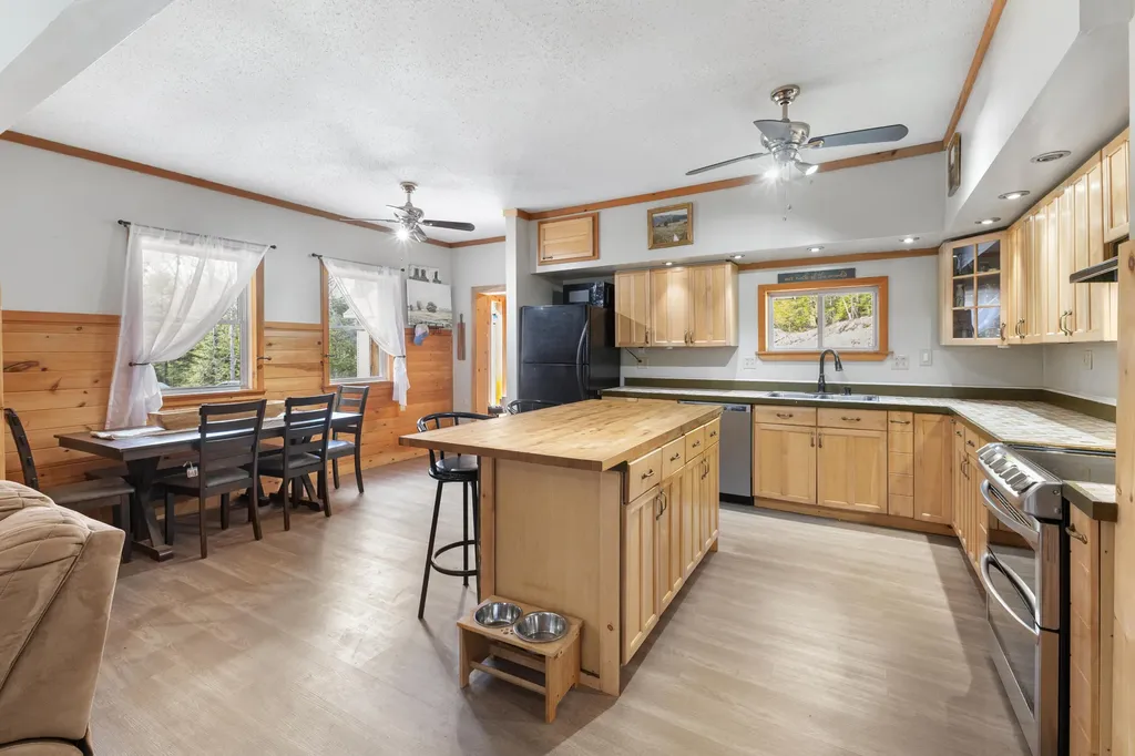 18 Deer Ridge Lane Surry ME 04684