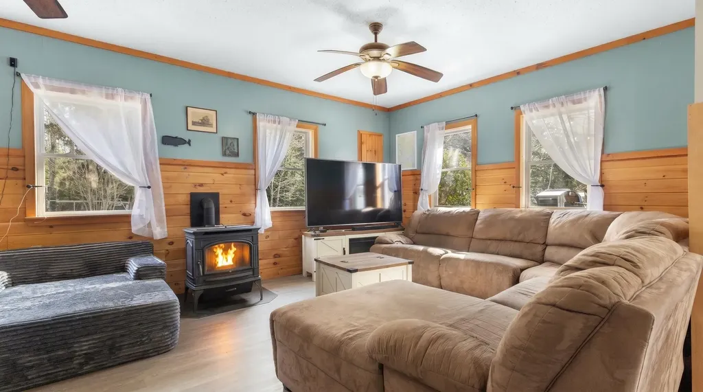 18 Deer Ridge Lane Surry ME 04684