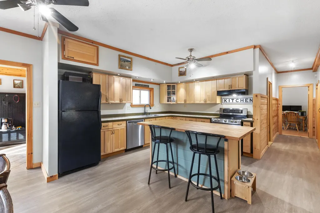 18 Deer Ridge Lane Surry ME 04684