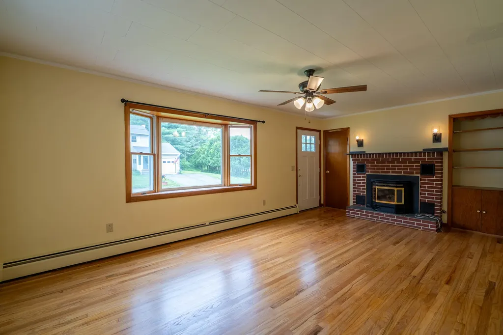 25 Arbor Drive Veazie ME 04401