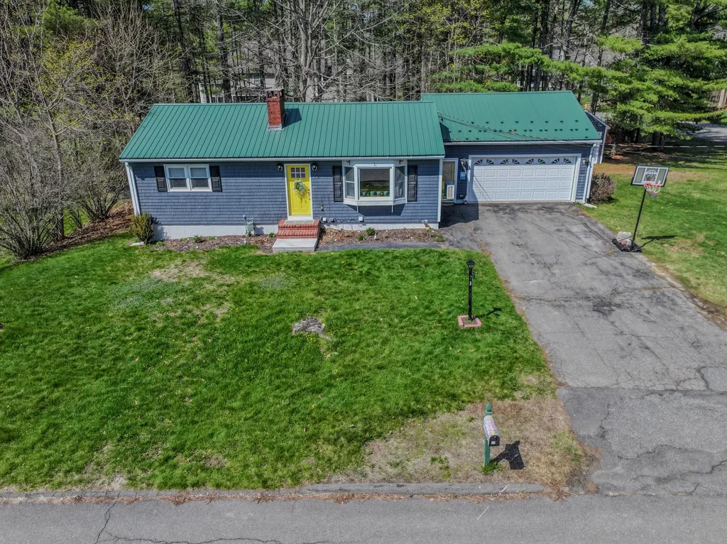 25 Arbor Drive Veazie ME 04401