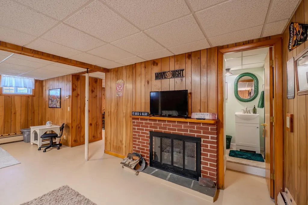 25 Arbor Drive Veazie ME 04401