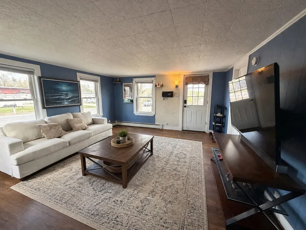 402 Roosevelt Trail Windham ME 04062