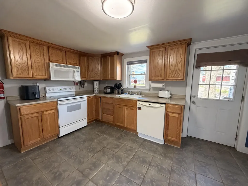 402 Roosevelt Trail Windham ME 04062