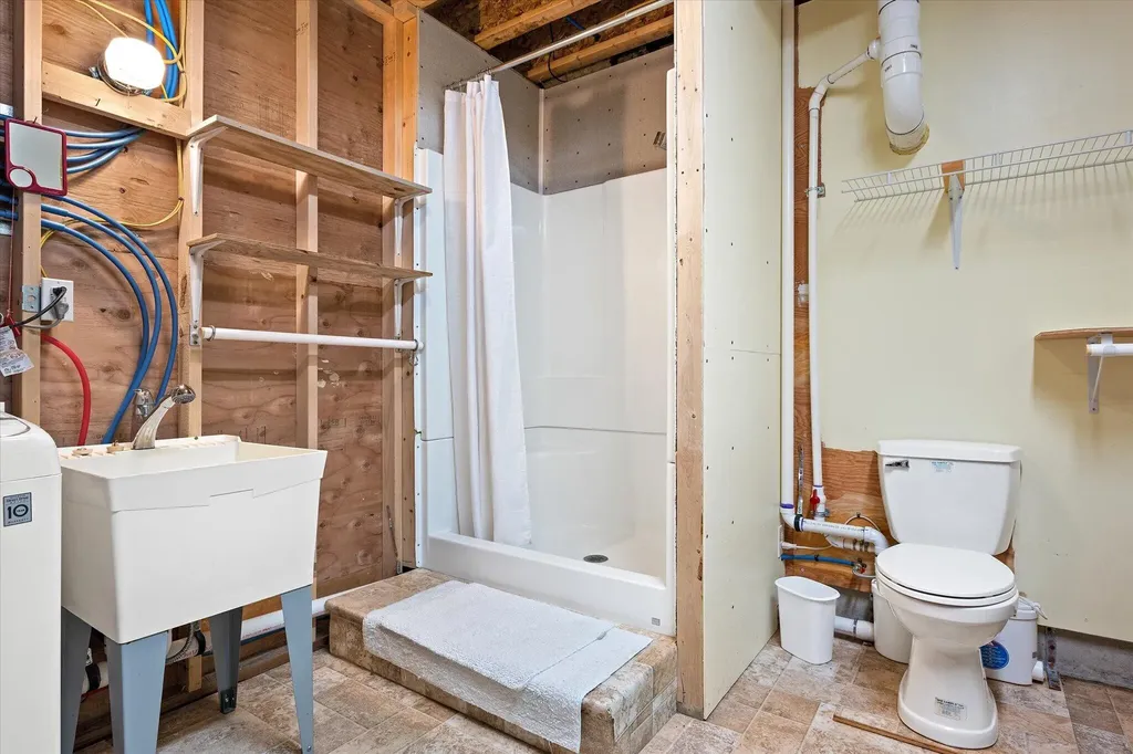 186 Long Point Way Orland ME 04472
