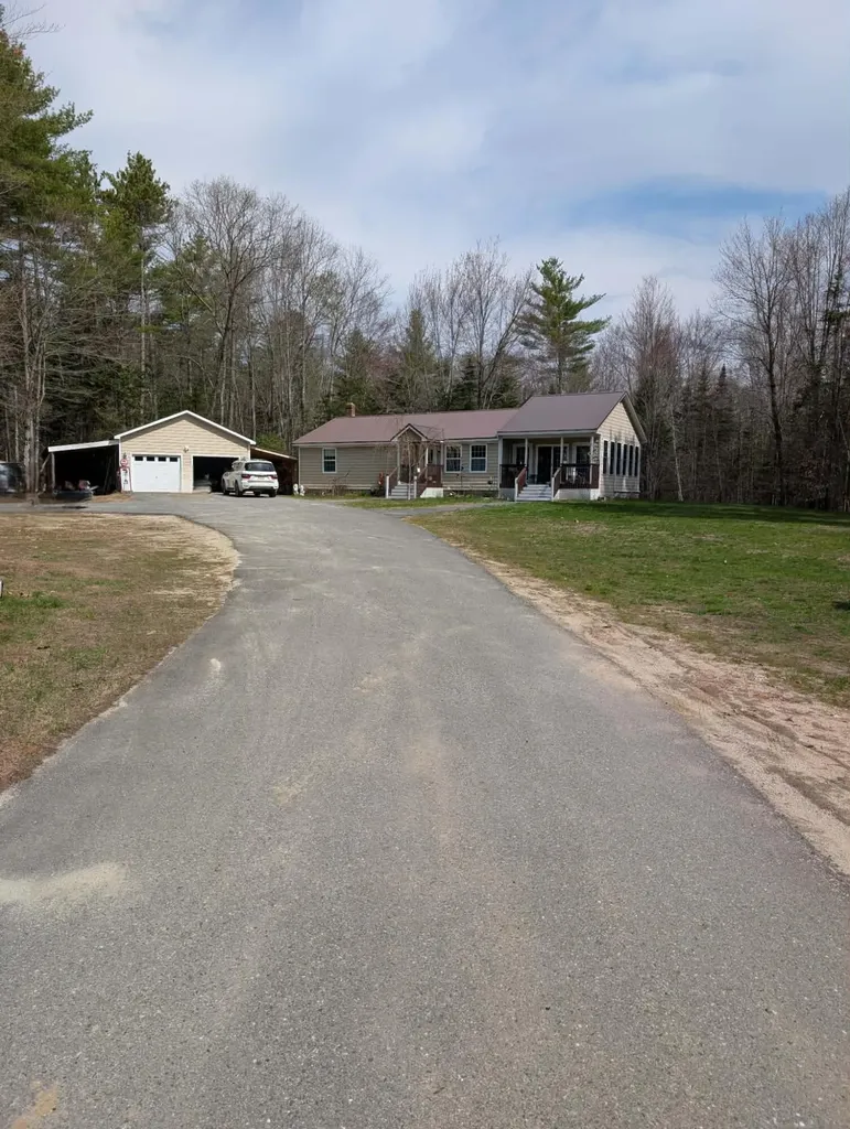 694 River Road Leeds ME 04263
