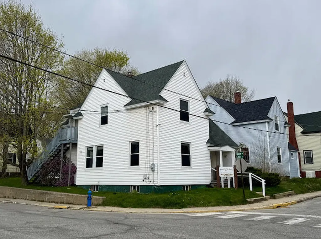 201 Knox Street Rumford ME 04276