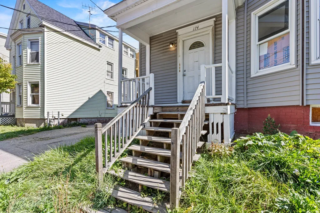 174 Bartlett Street Lewiston ME 04240