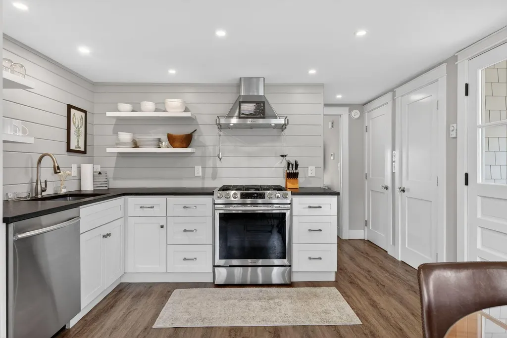 6 Perkins Lane Kennebunkport ME 04046