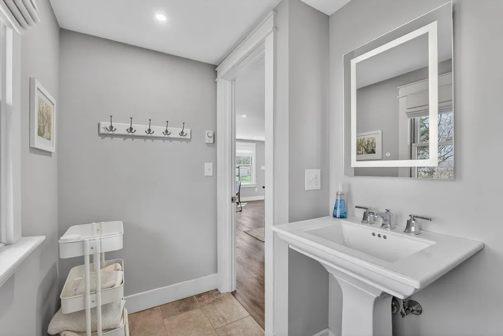 6 Perkins Lane Kennebunkport ME 04046
