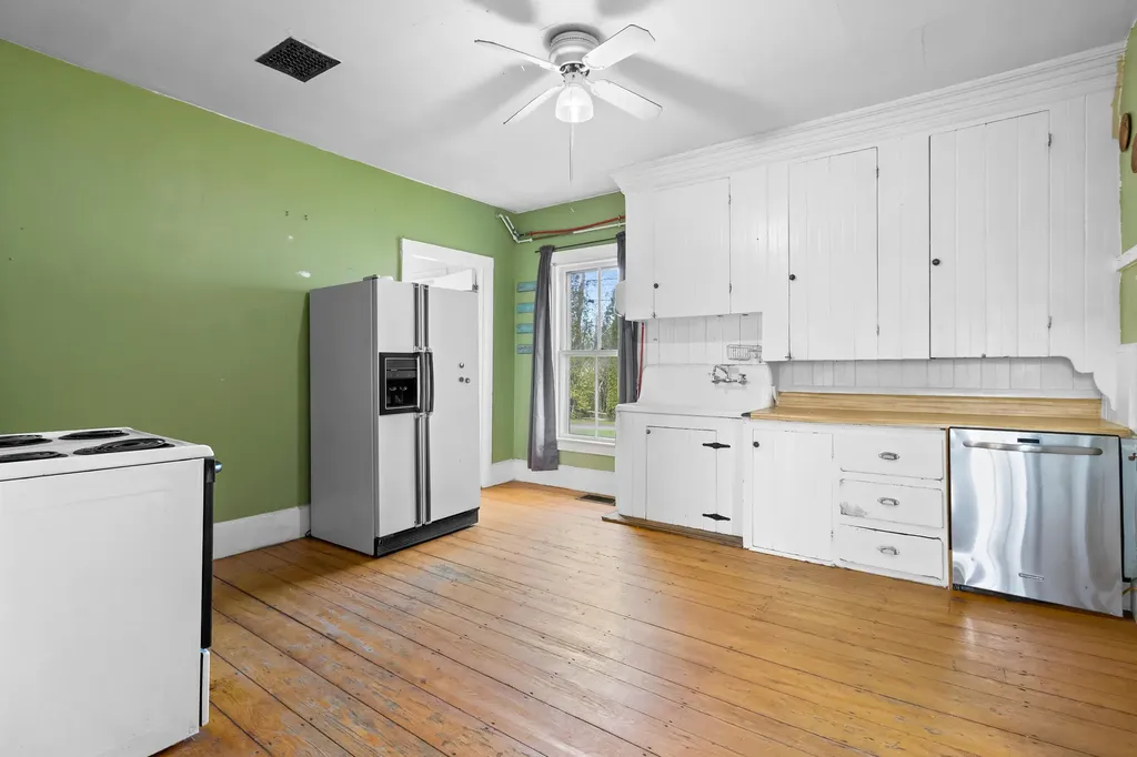 149 Pleasant Street Rockland ME 04841