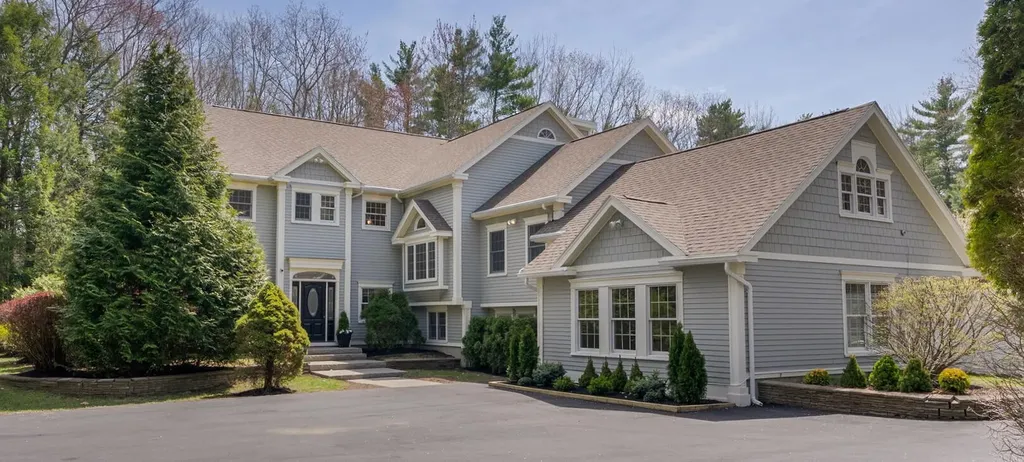 31 Old Blue Point Road Scarborough ME 04074