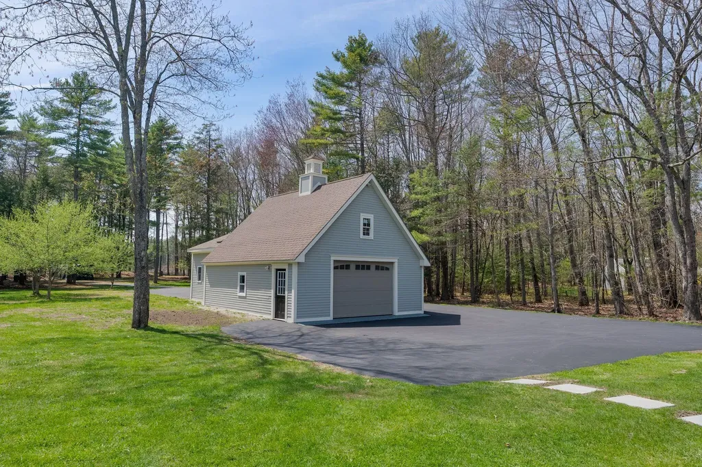 31 Old Blue Point Road Scarborough ME 04074