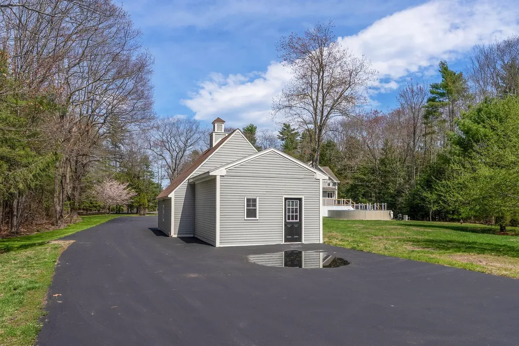 31 Old Blue Point Road Scarborough ME 04074