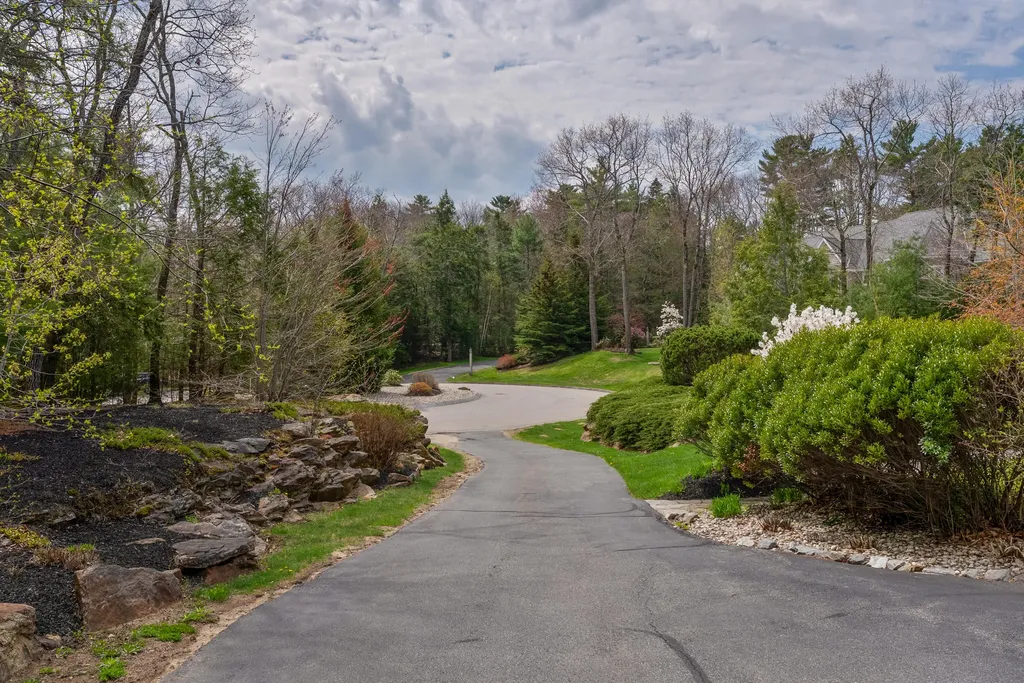 37 Mary Lane Cumberland ME 04110