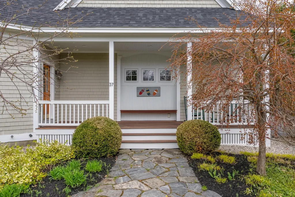 37 Mary Lane Cumberland ME 04110