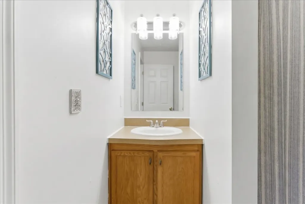 244 Back Street Monmouth ME 04265