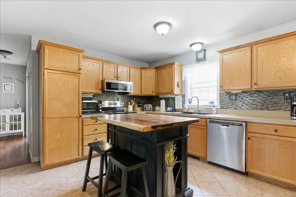 244 Back Street Monmouth ME 04265