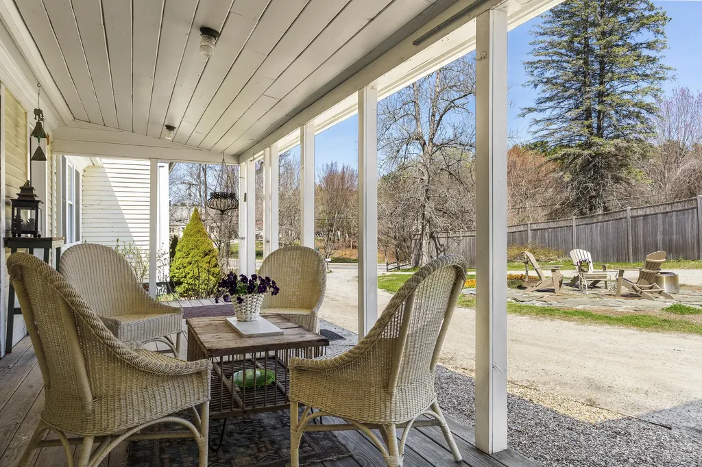 48 Winter Street Topsham ME 04086