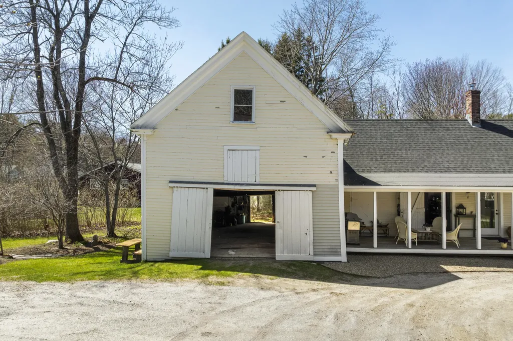 48 Winter Street Topsham ME 04086