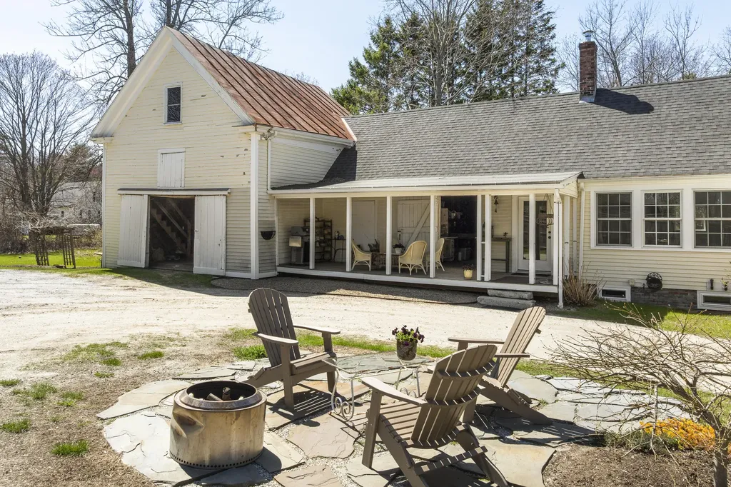 48 Winter Street Topsham ME 04086