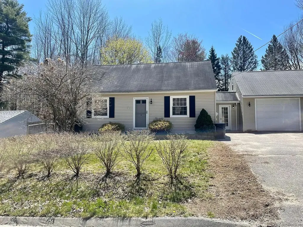 15 Reginald Street Auburn ME 04210