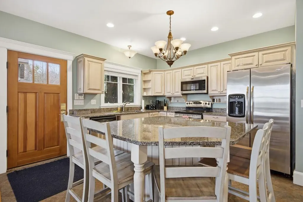 51 W Island Way Edgecomb ME 04556