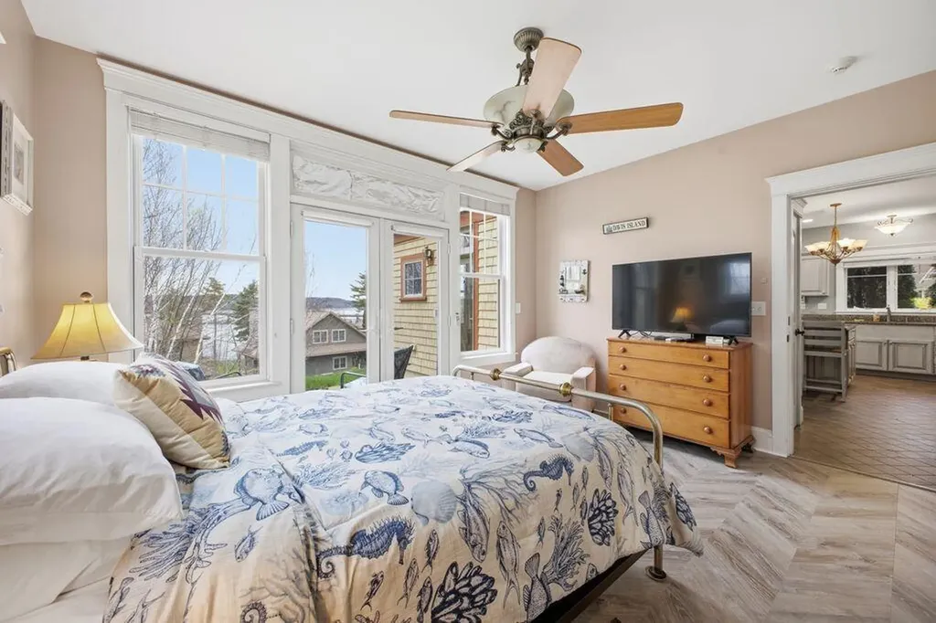 51 W Island Way Edgecomb ME 04556