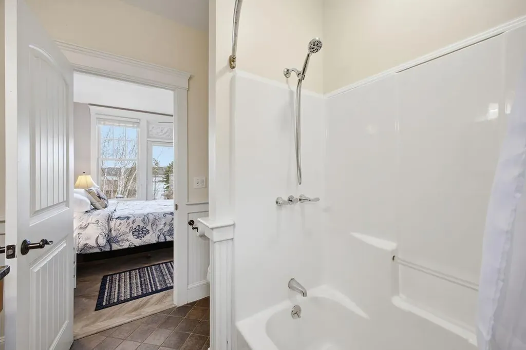 51 W Island Way Edgecomb ME 04556