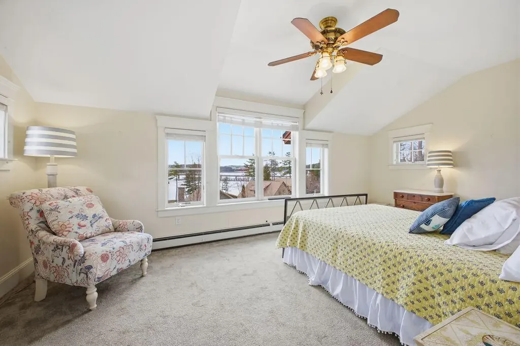 51 W Island Way Edgecomb ME 04556