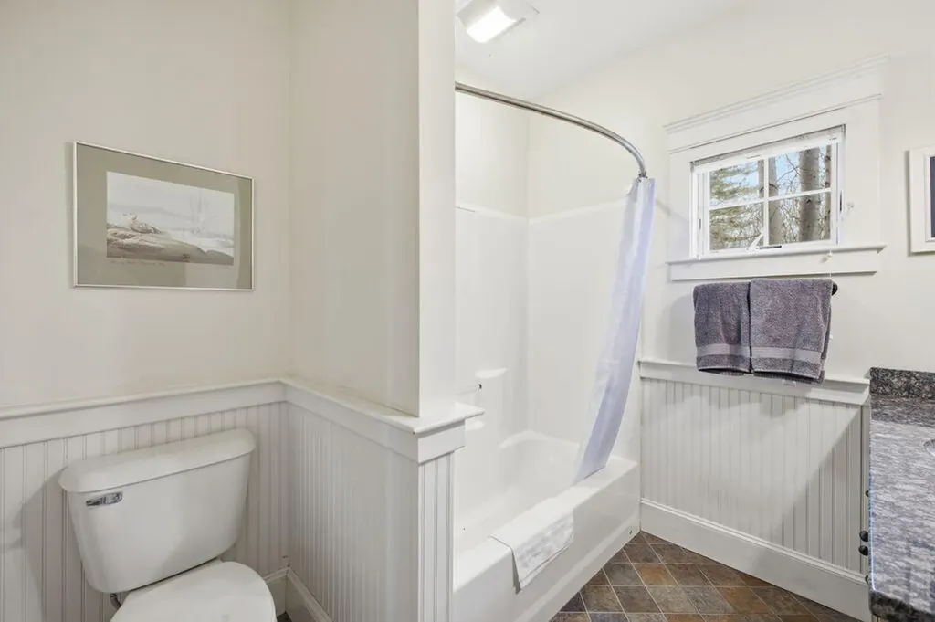51 W Island Way Edgecomb ME 04556