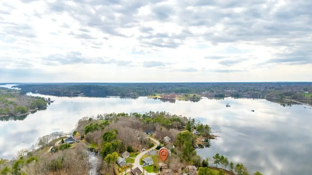 51 W Island Way Edgecomb ME 04556