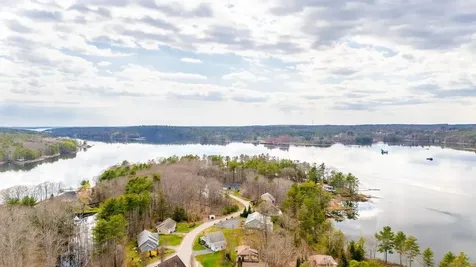 51 W Island Way Edgecomb ME 04556