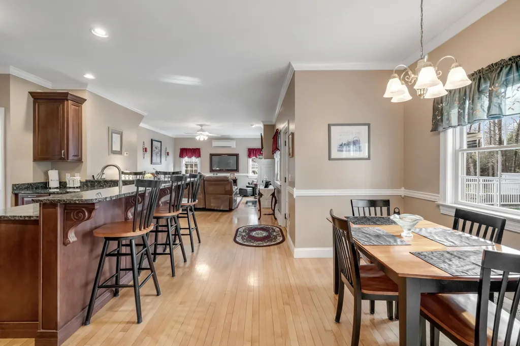 16 Caldwell Circle Lewiston ME 04240