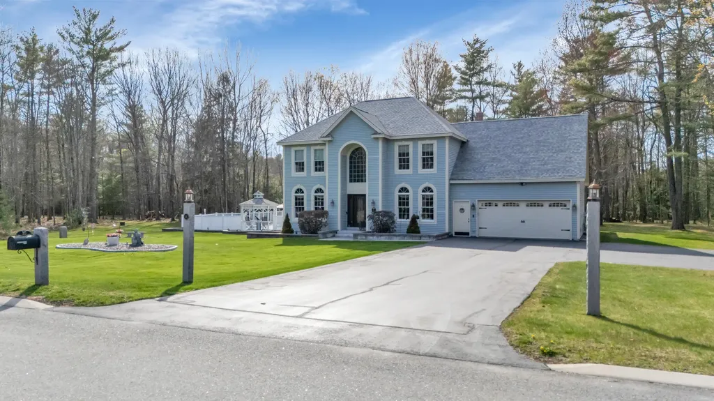 16 Caldwell Circle Lewiston ME 04240