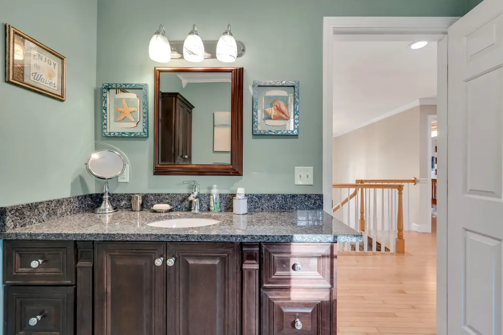 16 Caldwell Circle Lewiston ME 04240