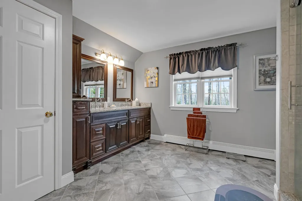 16 Caldwell Circle Lewiston ME 04240