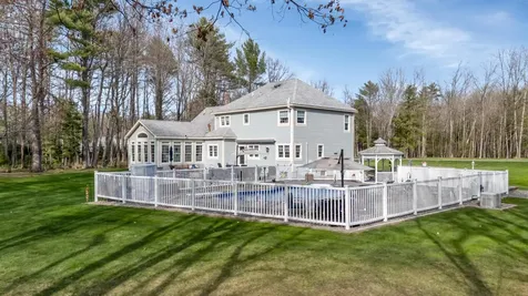 16 Caldwell Circle Lewiston ME 04240