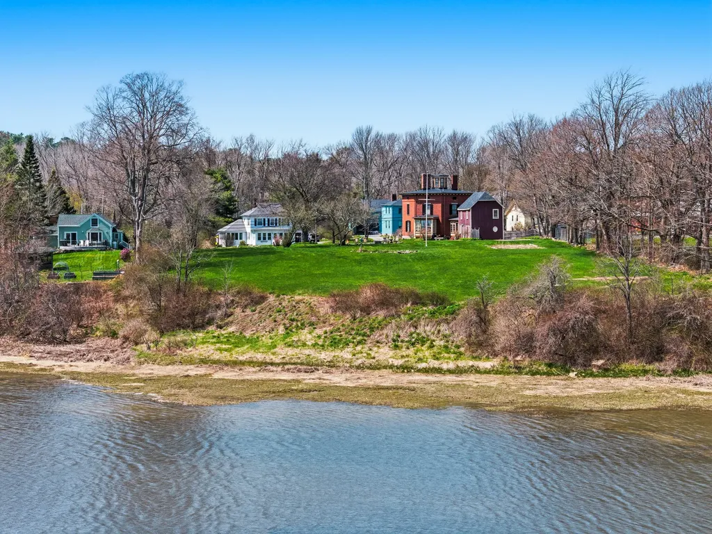 63 Federal Street Wiscasset ME 04578
