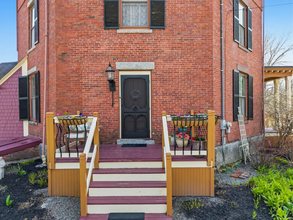 63 Federal Street Wiscasset ME 04578