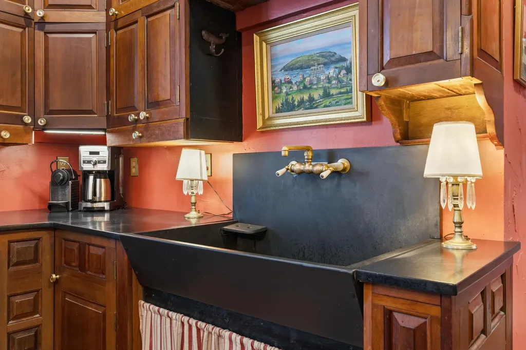 63 Federal Street Wiscasset ME 04578