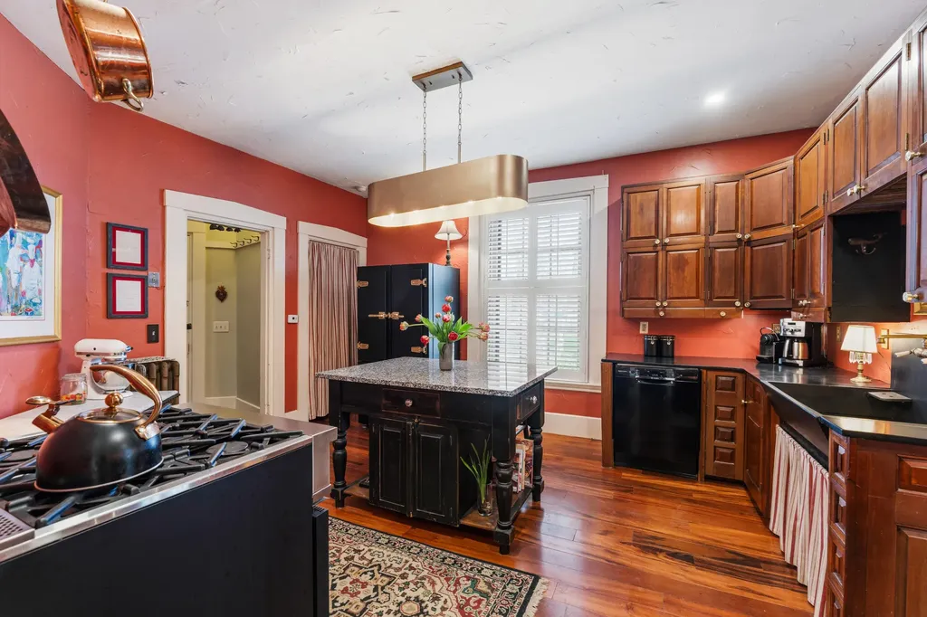 63 Federal Street Wiscasset ME 04578